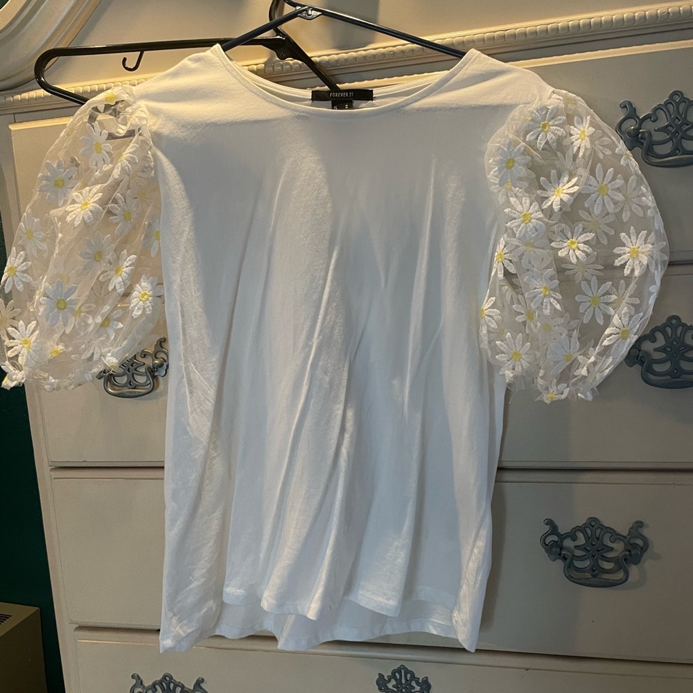 Never worn forever 21 daisy top